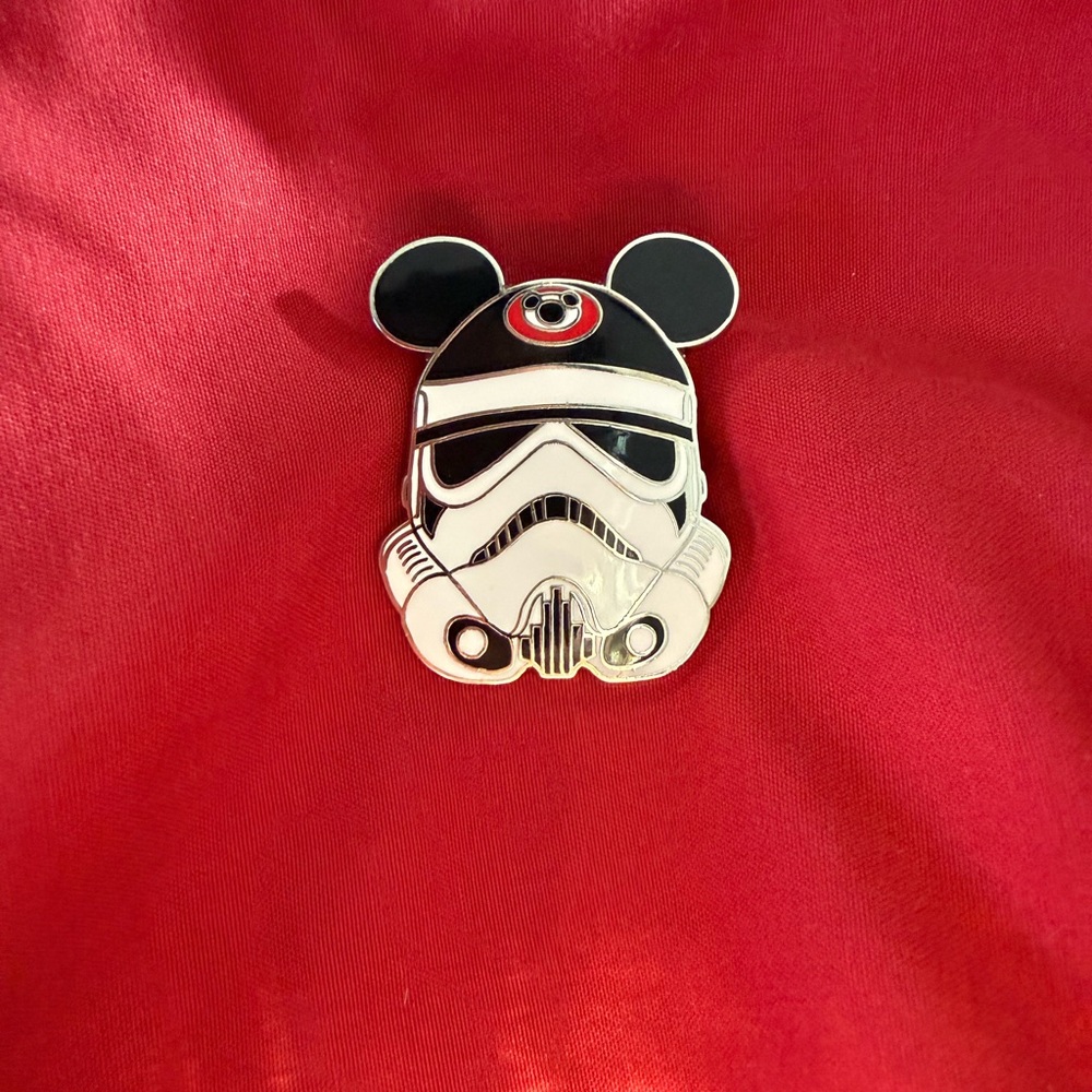 Walt Disney World Star Wars Stormtrooper with Mickey Ears trading pin